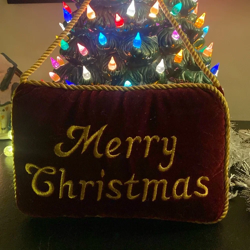 🎄Merry Christmas velvet hanging decorative pillow dark red and gold 🎄